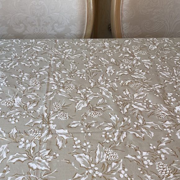 114”x57” Poinsettia With Pine Cones Tablecloth - Picture 5 of 5